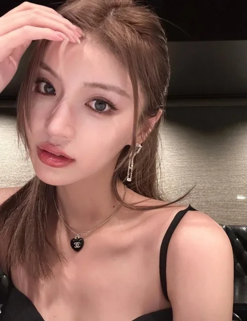 Ariana photo 3, asian, slim, black hair, 167 cm, 48 kg, Small bust, Hong Kong