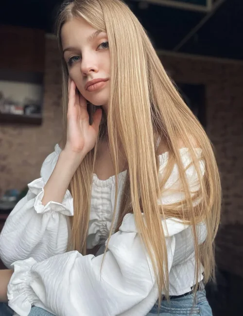 Mira photo 6, european, slim, blonde hair, 170 cm, 50 kg, Medium bust, Hong Kong