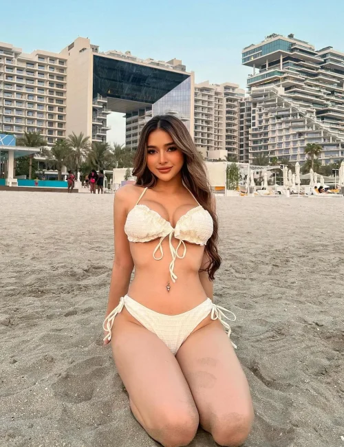 Ariana photo 2, latino, petite, brunette, 151 cm, 50 kg, Large bust, Hong Kong