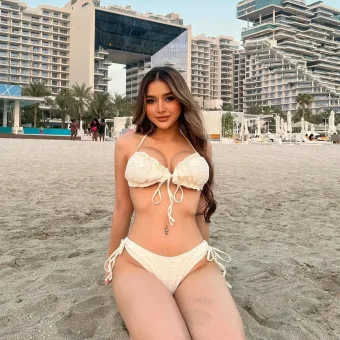 Ariana photo 2, latino, petite, brunette, 151 cm, 50 kg, Large bust, Hong Kong