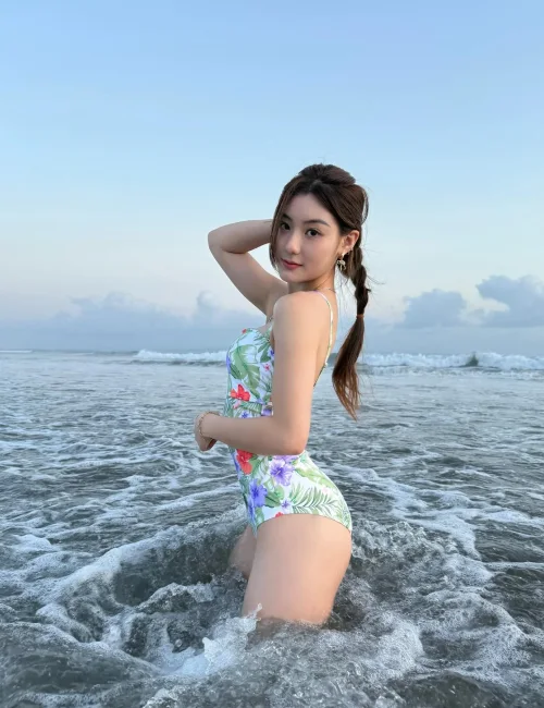 Vera photo 2, asian, slim, brunette, 167 cm, 49 kg, Large bust, Hong Kong