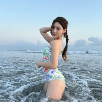 Vera photo 2, asian, slim, brunette, 167 cm, 49 kg, Large bust, Hong Kong