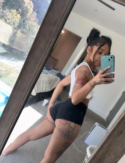 Mira photo 7, latino, curvy, black hair, 180 cm, 67 kg, Medium bust, Hong Kong