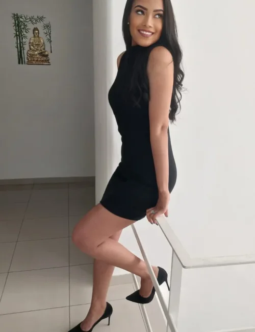 Vera photo 2, latino, athletic, black hair, 173 cm, 57 kg, Medium bust, Hong Kong