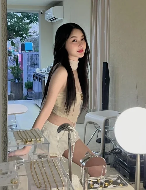 Sofia photo 4, asian, slim, black hair, 167 cm, 50 kg, Medium bust, Hong Kong
