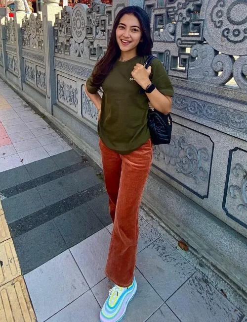 Nika photo 7, asian, slim, black hair, 166 cm, 50 kg, Small bust, Hong Kong