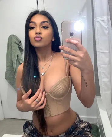 Mira photo 1, middle eastern, slim, black hair, 172 cm, 56 kg, Large bust, Hong Kong