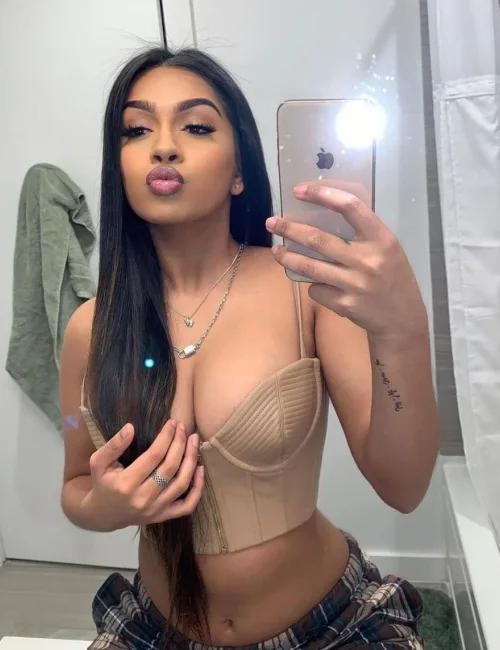Mira photo 1, middle eastern, slim, black hair, 172 cm, 56 kg, Large bust, Hong Kong
