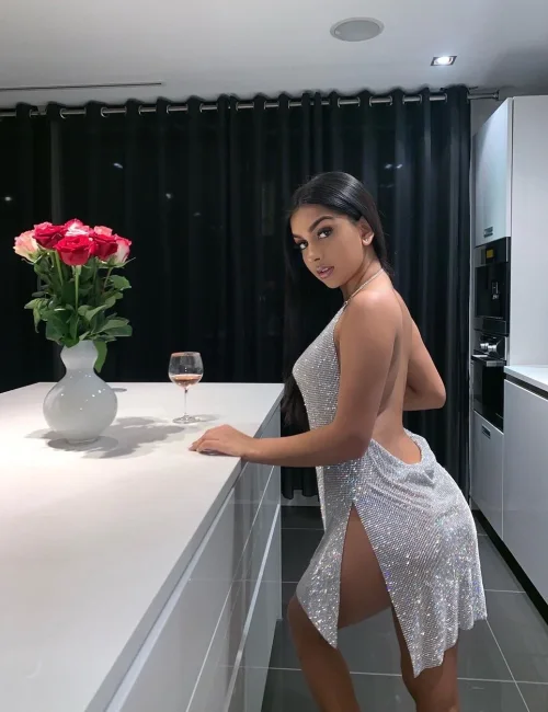 Mira photo 2, middle eastern, slim, black hair, 172 cm, 56 kg, Large bust, Hong Kong