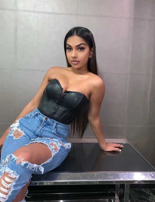 Mira photo 4, middle eastern, slim, black hair, 172 cm, 56 kg, Large bust, Hong Kong