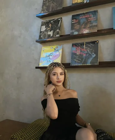Mira photo 1, asian, petite, blonde hair, 157 cm, 43 kg, Medium bust, Hong Kong