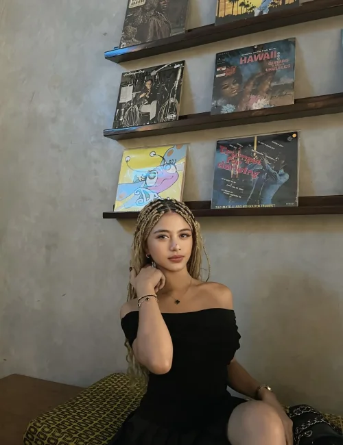 Mira photo 1, asian, petite, blonde hair, 157 cm, 43 kg, Medium bust, Hong Kong
