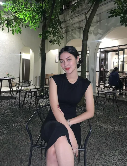 Eva photo 1, asian, athletic, black hair, 168 cm, 61 kg, Medium bust, Hong Kong
