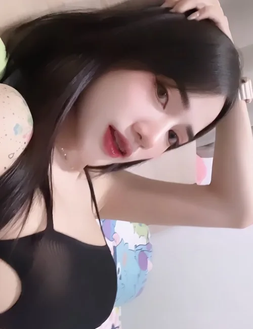 Lina photo 1, asian, slim, black hair, 168 cm, 51 kg, Medium bust, Hong Kong
