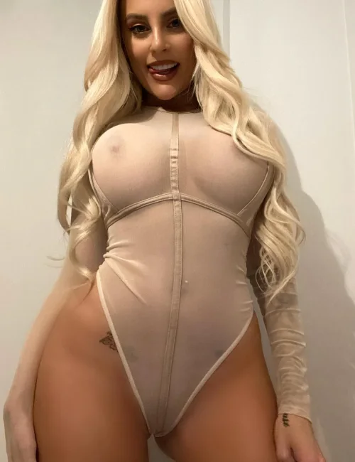 Ariana photo 1, middle eastern, athletic, blonde hair, 173 cm, 60 kg, Large bust, Hong Kong