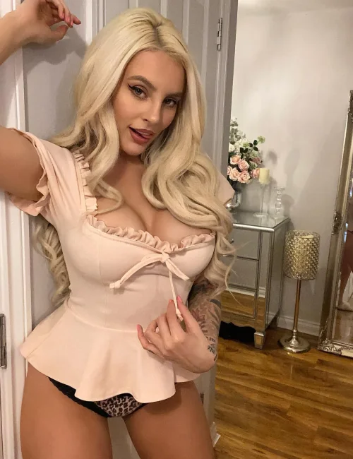 Ariana photo 10, middle eastern, athletic, blonde hair, 173 cm, 60 kg, Large bust, Hong Kong