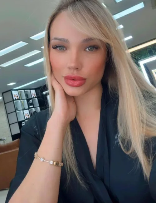 Mira photo 2, european, average, blonde hair, 161 cm, 60 kg, Large bust, Hong Kong