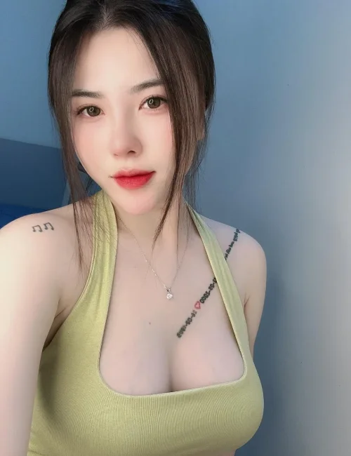 Ariana photo 5, asian, slim, black hair, 166 cm, 50 kg, Large bust, Hong Kong