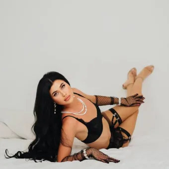 Lina photo 5, european, slim, black hair, 173 cm, 52 kg, Small bust, Hong Kong
