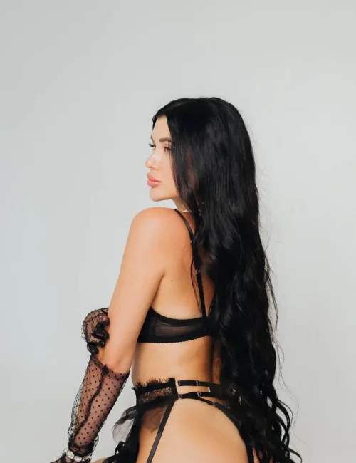 Lina photo 9, european, slim, black hair, 173 cm, 52 kg, Small bust, Hong Kong