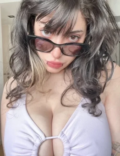 Eva photo 2, european, slim, black hair, 175 cm, 58 kg, Large bust, Hong Kong