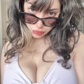 Eva photo 2, european, slim, black hair, 175 cm, 58 kg, Large bust, Hong Kong