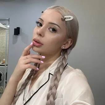 Ariana photo 2, asian, slim, blonde hair, 170 cm, 48 kg, Medium bust, Hong Kong