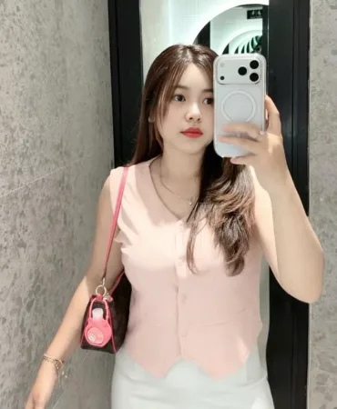 Lina photo 1, asian, petite, black hair, 157 cm, 47 kg, Large bust, Hong Kong