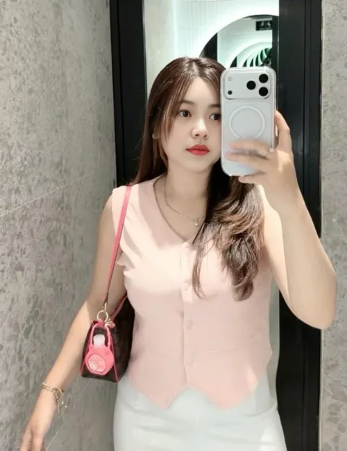 Lina photo 1, asian, petite, black hair, 157 cm, 47 kg, Large bust, Hong Kong