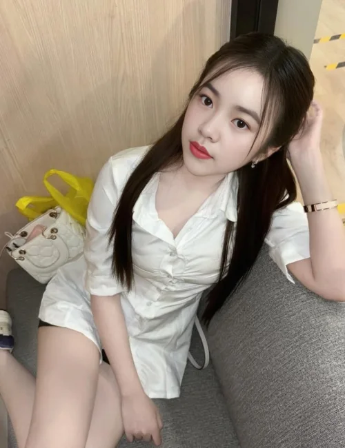 Lina photo 4, asian, petite, black hair, 157 cm, 47 kg, Large bust, Hong Kong