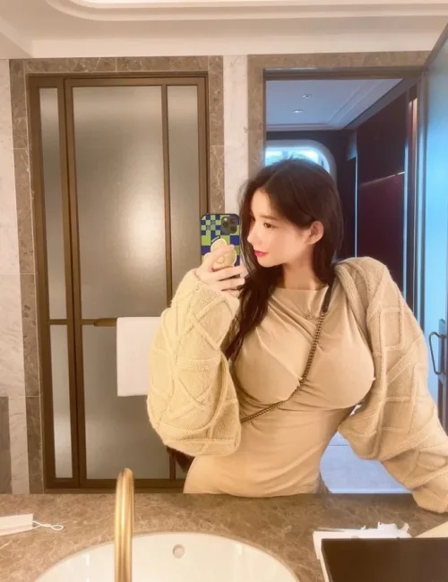 Vera photo 2, asian, slim, black hair, 163 cm, 46 kg, Large bust, Hong Kong