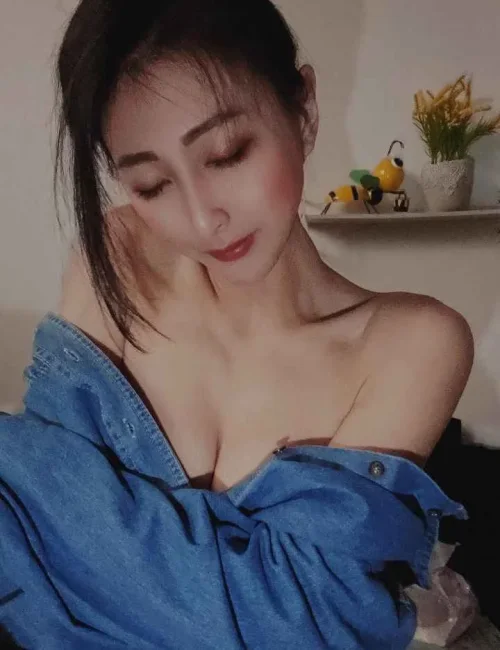 Lina photo 3, asian, slim, black hair, 165 cm, 49 kg, Medium bust, Hong Kong