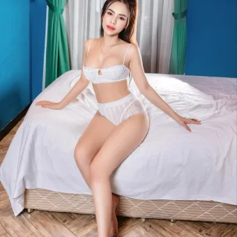 Mira photo 2, middle eastern, slim, brunette, 164 cm, 50 kg, Medium bust, Hong Kong