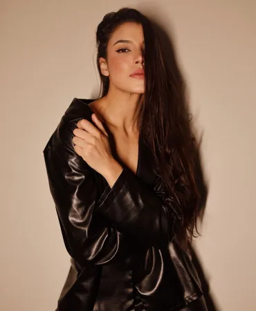 Vera photo 1, european, slim, brunette, 178 cm, 60 kg, Medium bust, Hong Kong