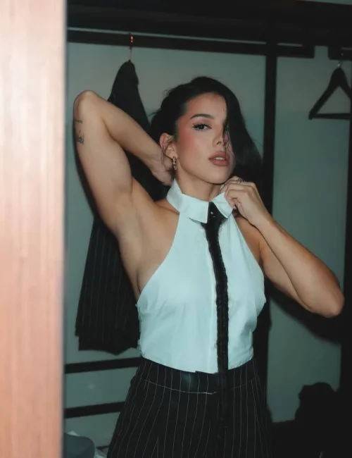 Ariana photo 1, european, average, black hair, 170 cm, 65 kg, Large bust, Hong Kong