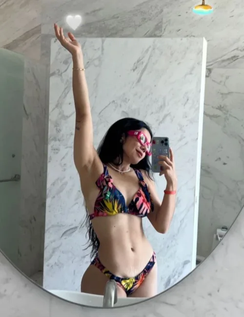 Ariana photo 2, european, average, black hair, 170 cm, 65 kg, Large bust, Hong Kong