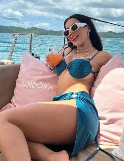 Ariana photo 4, european, average, black hair, 170 cm, 65 kg, Large bust, Hong Kong