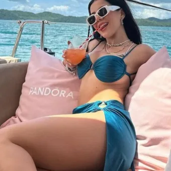 Ariana photo 4, european, average, black hair, 170 cm, 65 kg, Large bust, Hong Kong