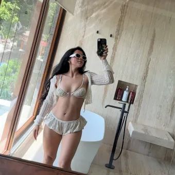 Ariana photo 5, european, average, black hair, 170 cm, 65 kg, Large bust, Hong Kong