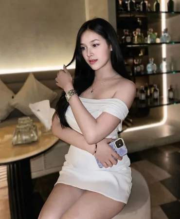 Lina photo 1, asian, slim, black hair, 165 cm, 51 kg, Large bust, Hong Kong