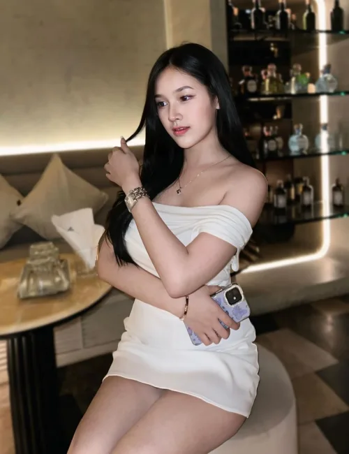 Lina photo 1, asian, slim, black hair, 165 cm, 51 kg, Large bust, Hong Kong