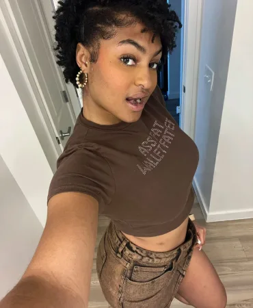 Mira photo 1, ebony / black, slim, black hair, 168 cm, 51 kg, Medium bust, Hong Kong
