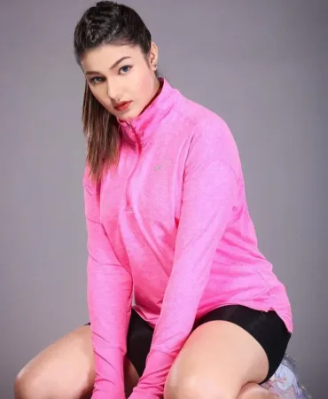 Lina photo 1, indian, slim, brunette, 175 cm, 58 kg, Large bust, Hong Kong