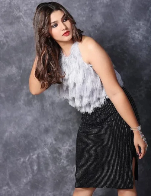 Lina photo 3, indian, slim, brunette, 175 cm, 58 kg, Large bust, Hong Kong