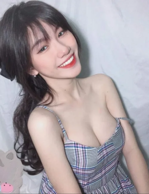 Lina photo 4, asian, slim, black hair, 163 cm, 49 kg, Large bust, Hong Kong