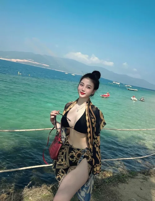 Vera photo 4, asian, slim, black hair, 166 cm, 51 kg, Large bust, Hong Kong