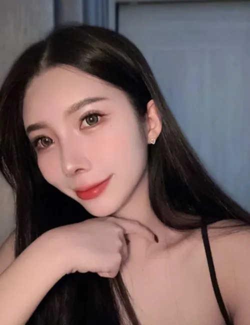 Ariana photo 1, asian, slim, black hair, 166 cm, 49 kg, Medium bust, Hong Kong