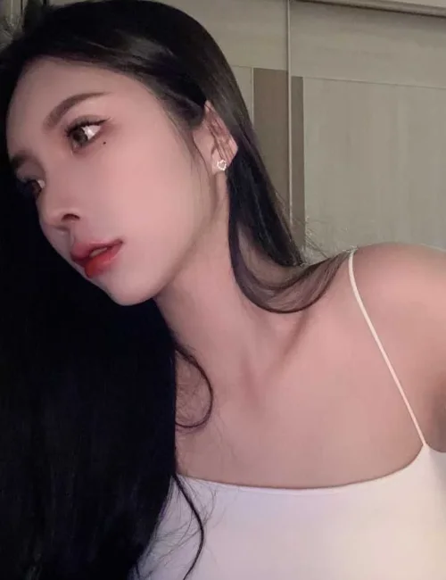 Ariana photo 2, asian, slim, black hair, 166 cm, 49 kg, Medium bust, Hong Kong