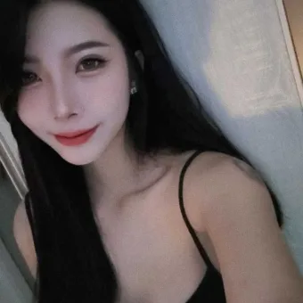 Ariana photo 3, asian, slim, black hair, 166 cm, 49 kg, Medium bust, Hong Kong