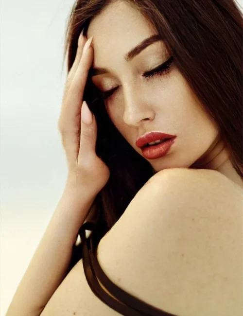Mila photo 8, european, slim, black hair, 169 cm, 54 kg, Medium bust, Hong Kong